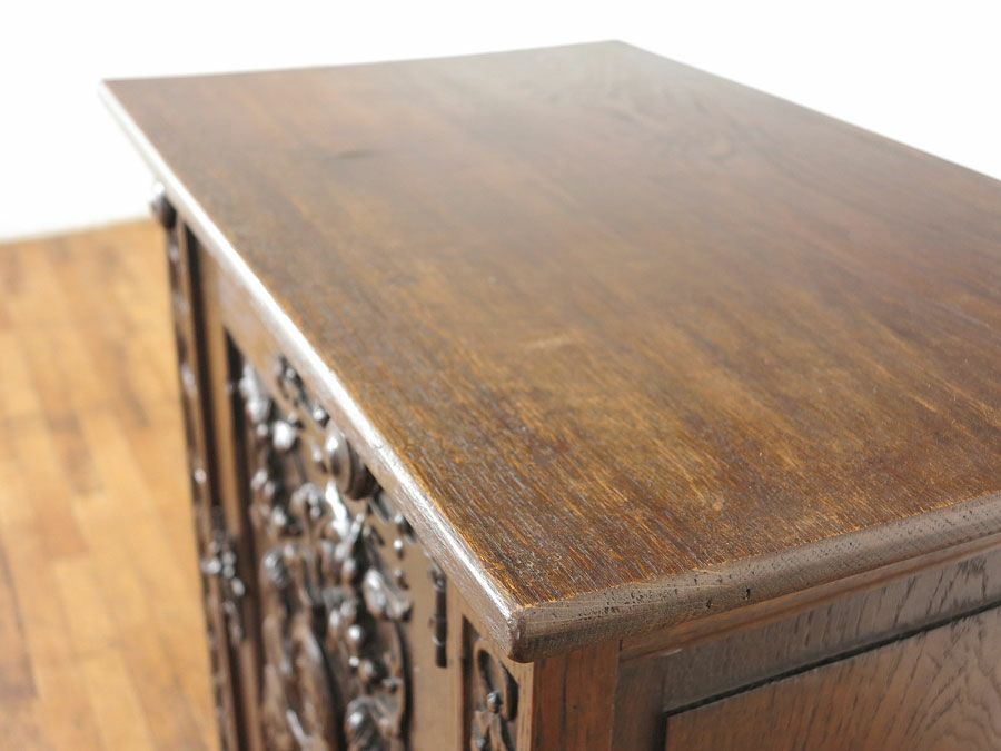 アンティーク家具　美しい彫刻のキャビネット　62955