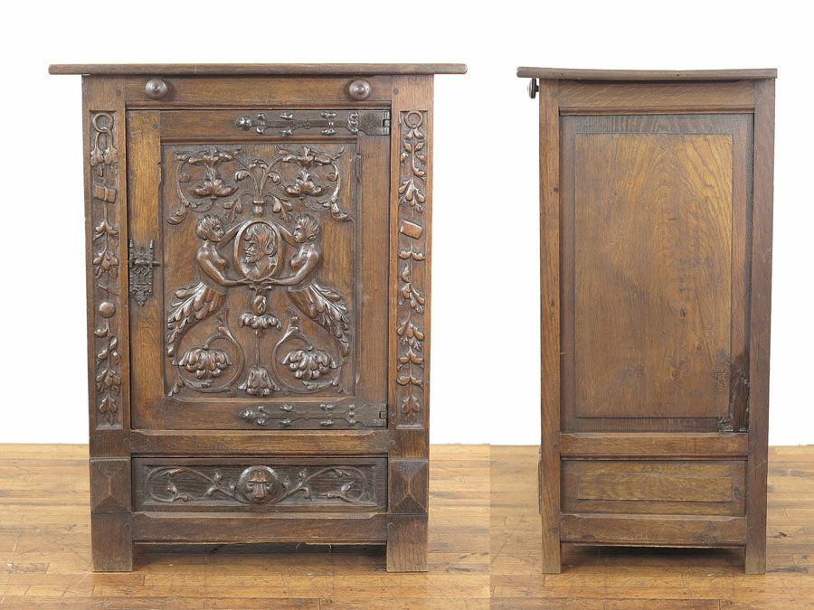 アンティーク家具　美しい彫刻のキャビネット　62955
