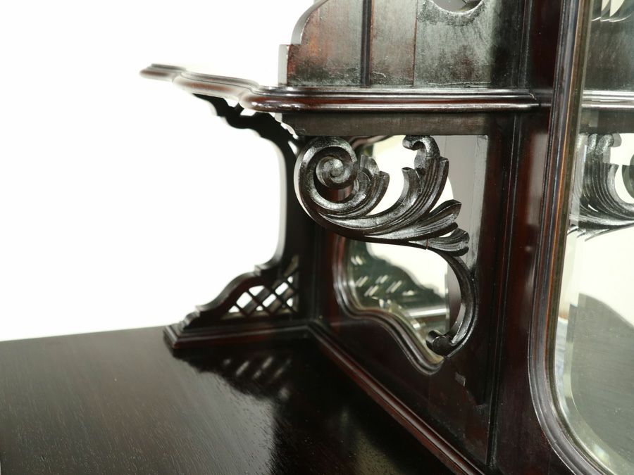 イギリスアンティーク家具　ビクトリアンキャビネット