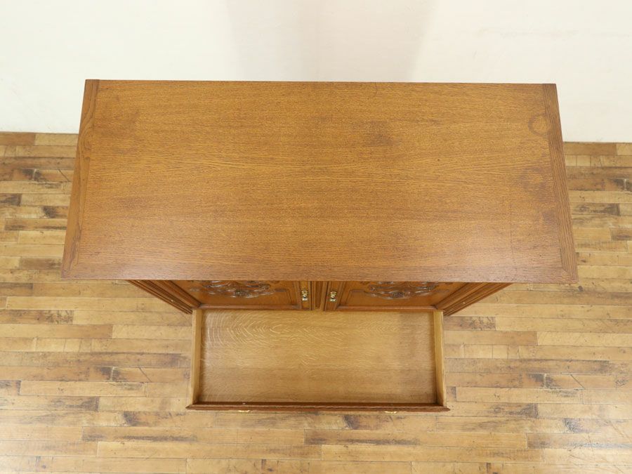 リボンの彫刻が可愛い キャビネット 70436