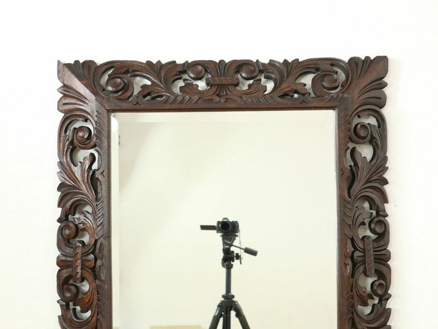 大きめサイズ 特徴的な透かし彫り ウォールミラー 64809