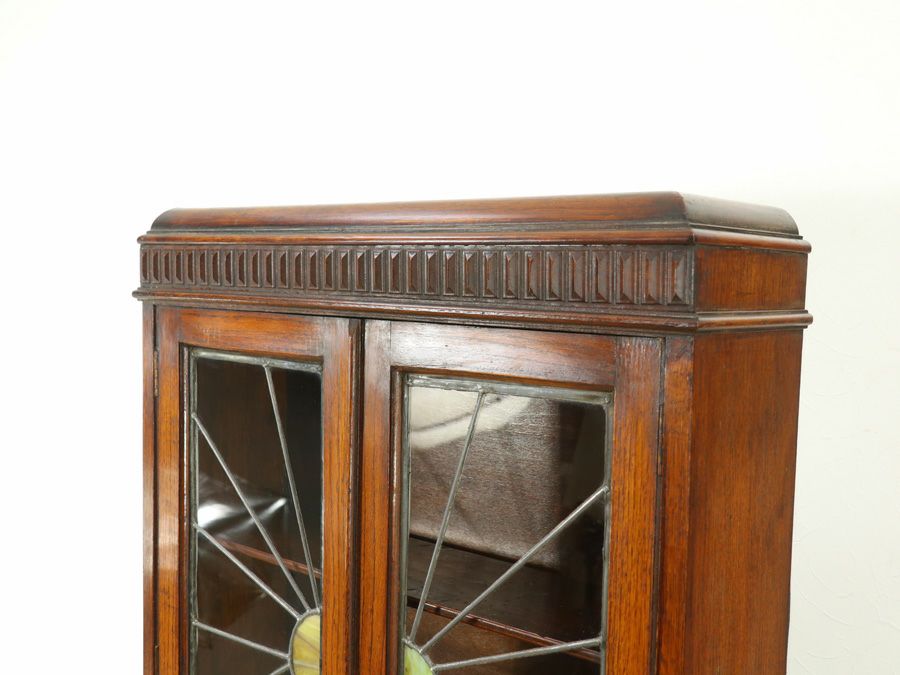 ステンドグラスが可愛らしいスリムサイズ ブックビューロー 59307