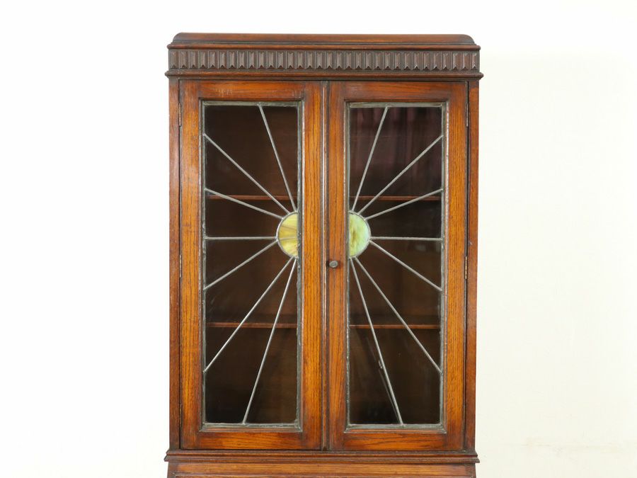 ステンドグラスが可愛らしいスリムサイズ ブックビューロー 59307