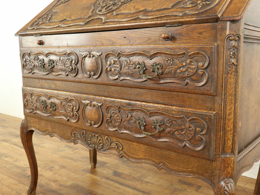 美しい彫刻に負けないオーク杢、フレンチライティングビューロー 65093