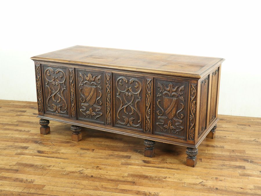 盾、葡萄、リネンフォールド、ブルボーズ、全てが揃ったデスク 65067