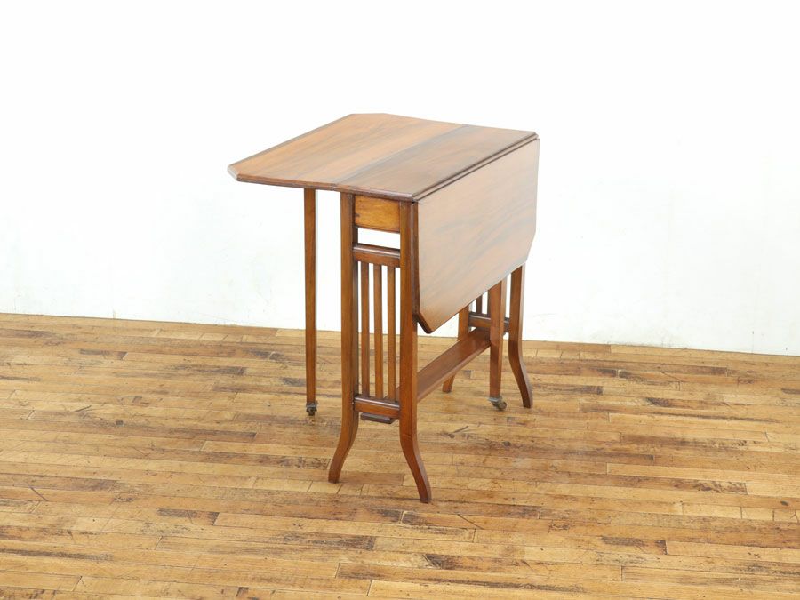 直線的ですっきりとしたデザイン エドワーディアン サザーランド