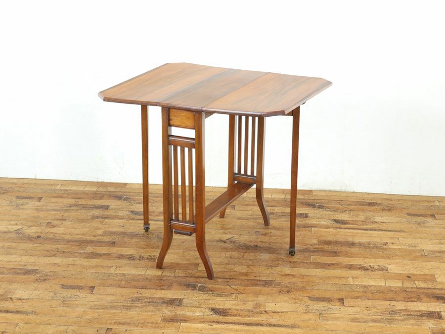 直線的ですっきりとしたデザイン エドワーディアン サザーランド