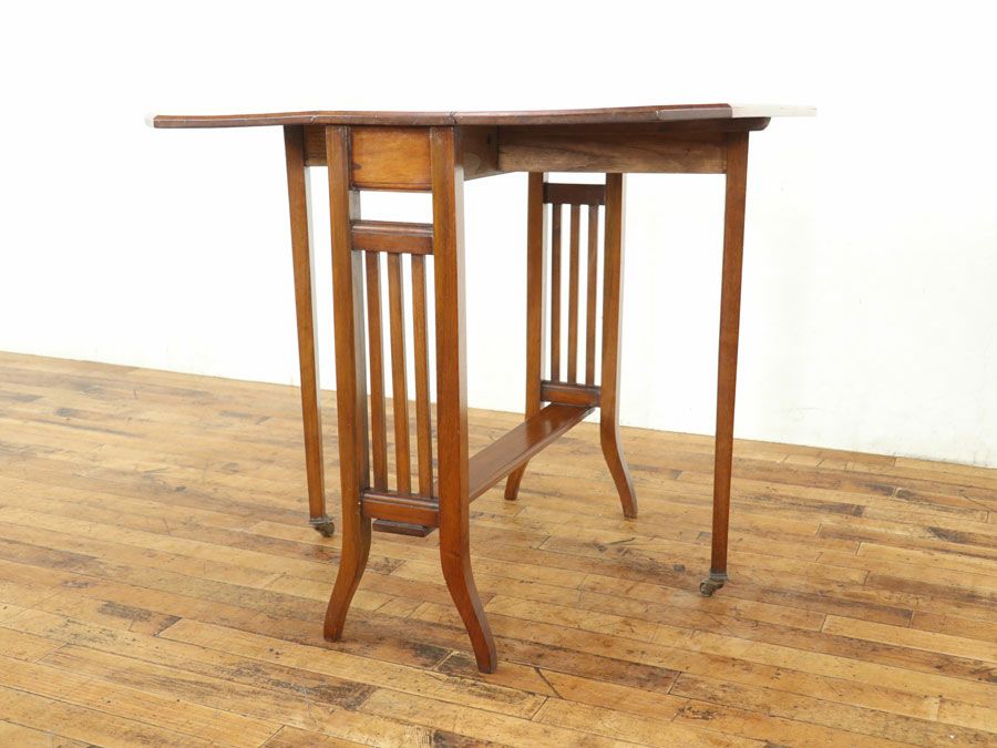 直線的ですっきりとしたデザイン エドワーディアン サザーランド