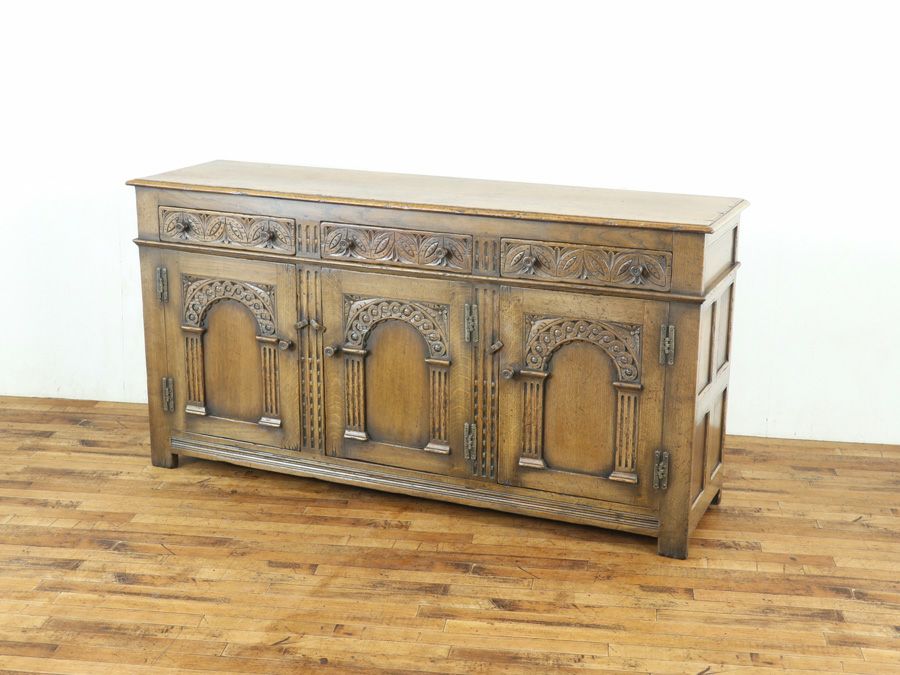 ゴシックの重厚なデザイン イプスウィッチサイドボード 80094