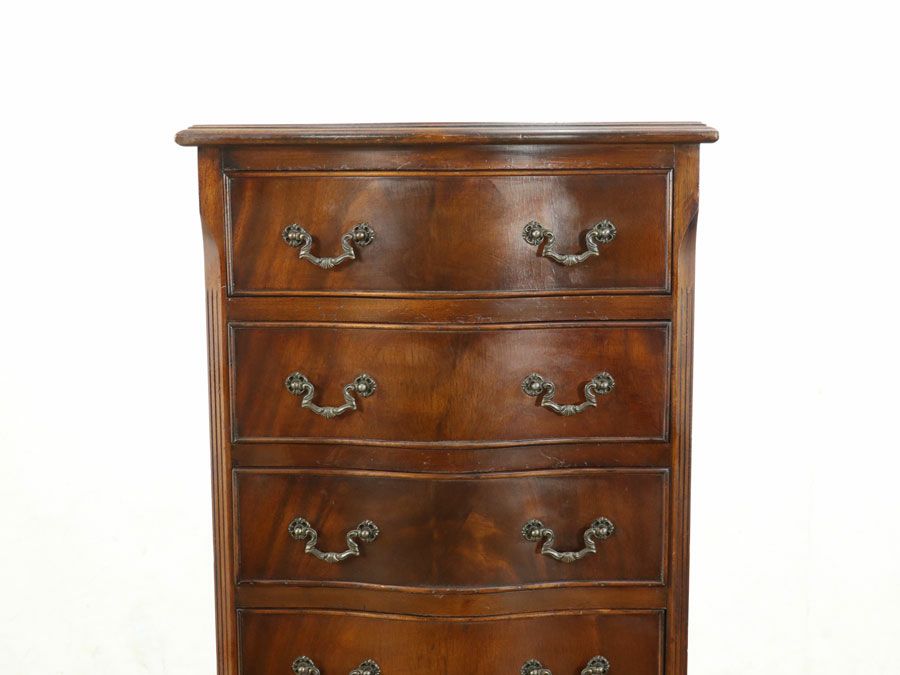 美しいサーペンタインフロントとマホガニー材の杢目 チェスト 80588