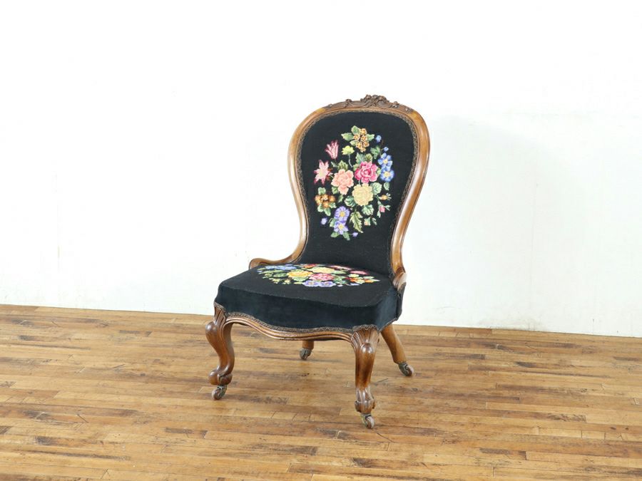 プチポワンの張地も魅力 ビクトリアン サロンチェア 80566