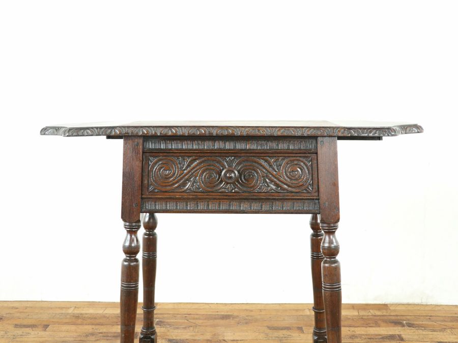 美しい彫刻 イギリスアンティーク 天板が拡がる サイドテーブル 80702