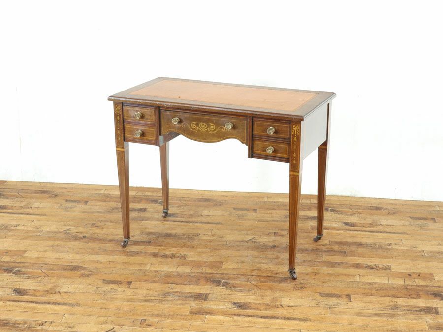 すっきりと上品なたたずまいのエドワーディアンレディデスク 80858