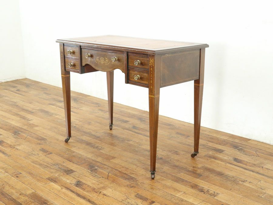 すっきりと上品なたたずまいのエドワーディアンレディデスク 80858