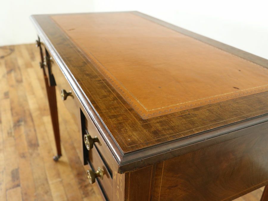 すっきりと上品なたたずまいのエドワーディアンレディデスク 80858