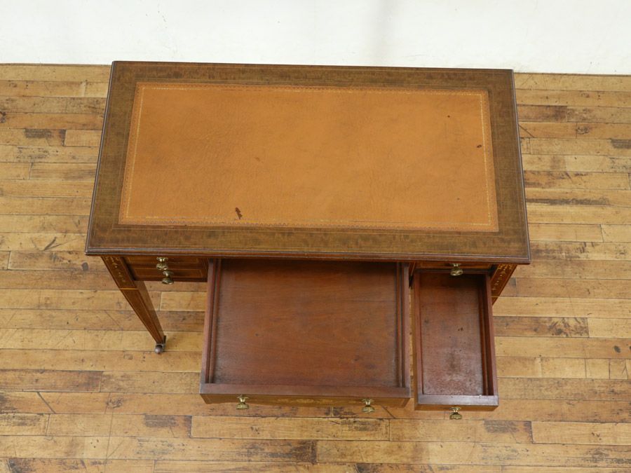 すっきりと上品なたたずまいのエドワーディアンレディデスク 80858