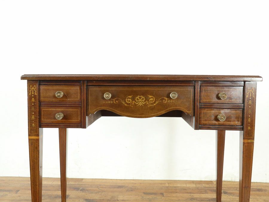 すっきりと上品なたたずまいのエドワーディアンレディデスク 80858