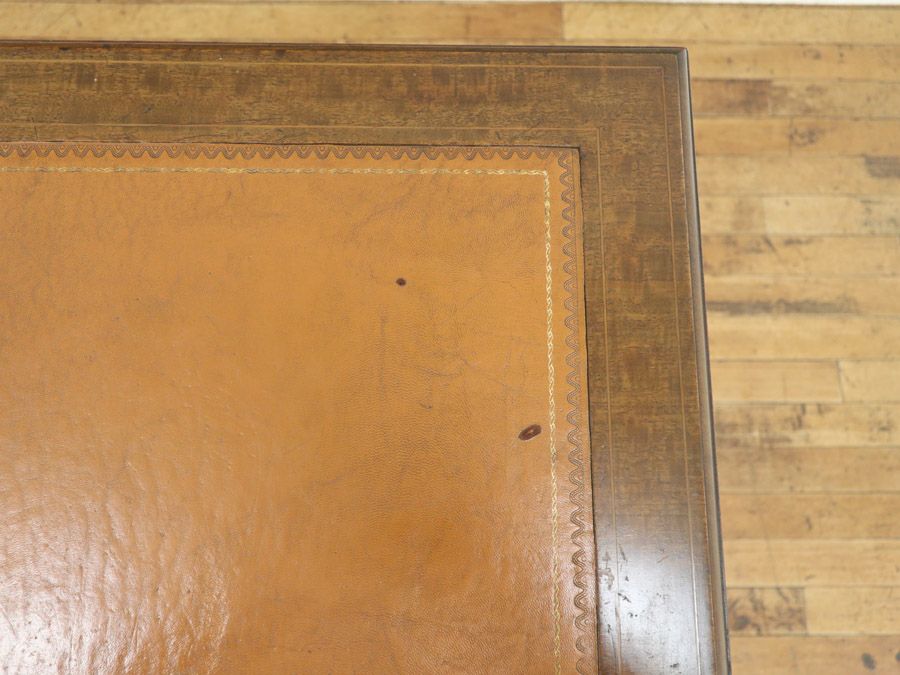 すっきりと上品なたたずまいのエドワーディアンレディデスク 80858