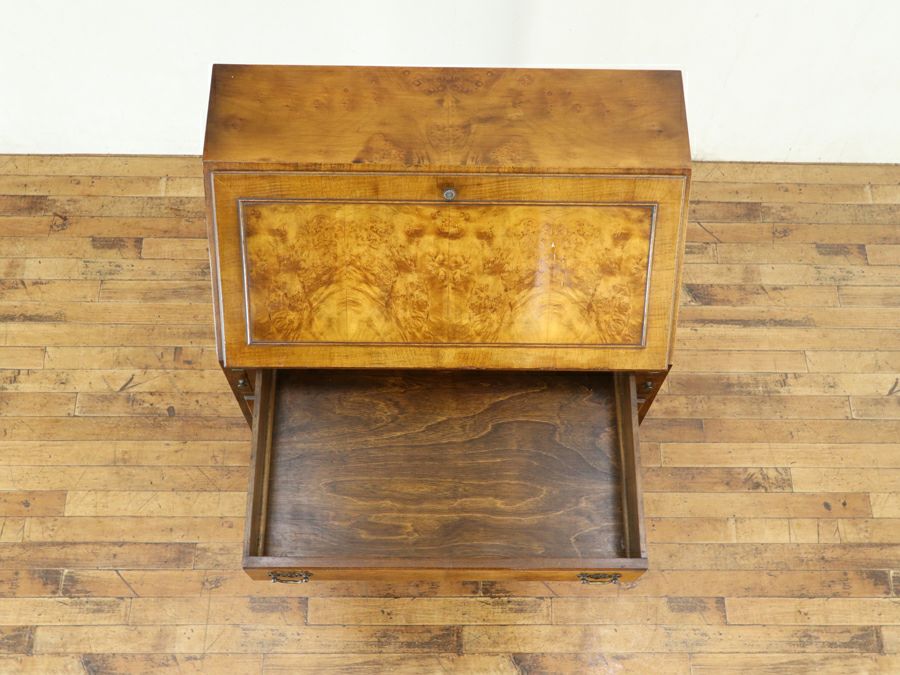 バールウォールナットの美しい杢目 伝統と流行 ライティングビューロー 80820