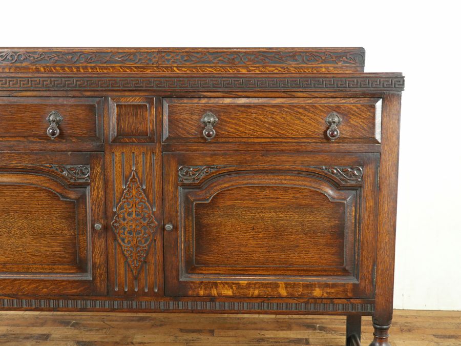 美しい杢目と収納部のレイアウトも魅力のサイドボード 80775