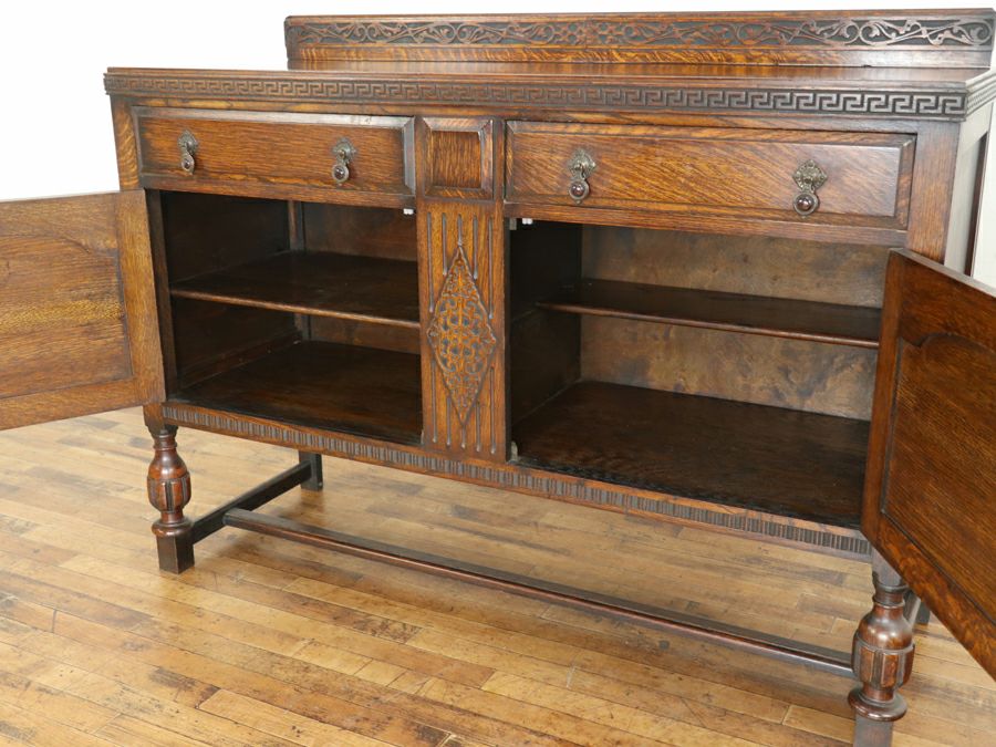 美しい杢目と収納部のレイアウトも魅力のサイドボード 80775