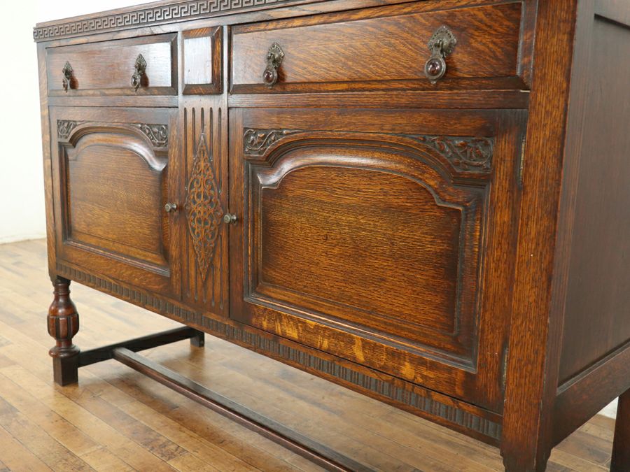 美しい杢目と収納部のレイアウトも魅力のサイドボード 80775