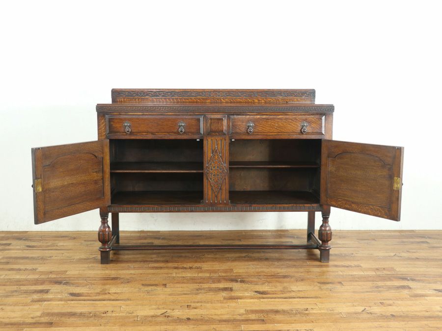 美しい杢目と収納部のレイアウトも魅力のサイドボード 80775