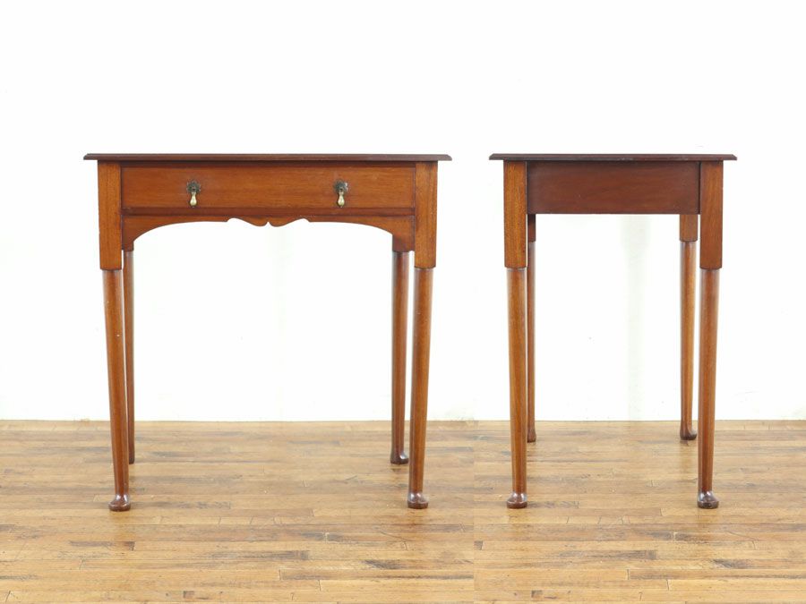 デスクとしても使えそうな天板のデザインも魅力の引き締まった雰囲気のサイドテーブル 80876