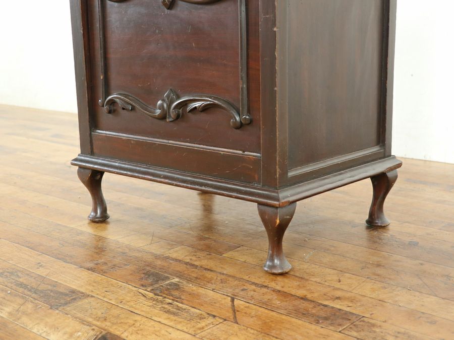 特徴的な収納部のピアノスツール 80669