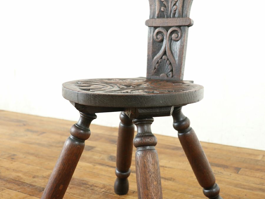 小さくても貫禄のあるたたずまいのイギリスアンティーク家具 スピニングチェア 80661