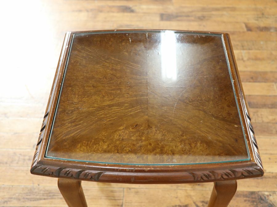 上品に弧を描く、英国ネストテーブル 80586