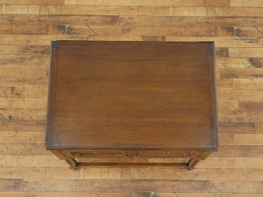 ありそうで見慣れない不思議な魅力のサイドキャビネット 80764