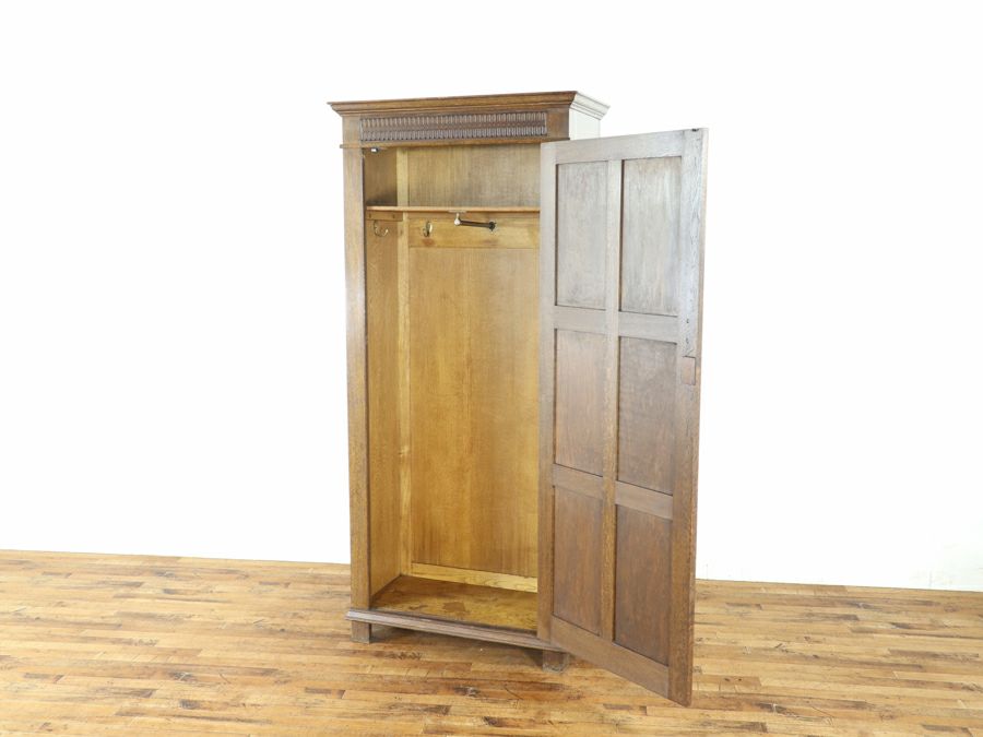 少し薄型のサイズも魅力のナチュラルな雰囲気のワードローブ 80652