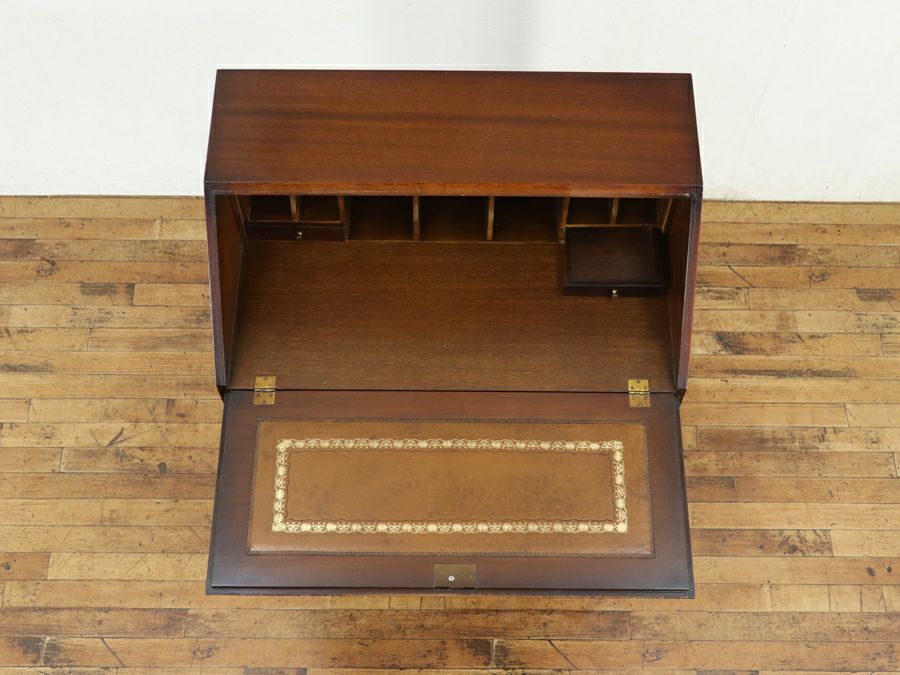 マホガニー材特有の美しい杢目を活かしたライティングビューロー 80838