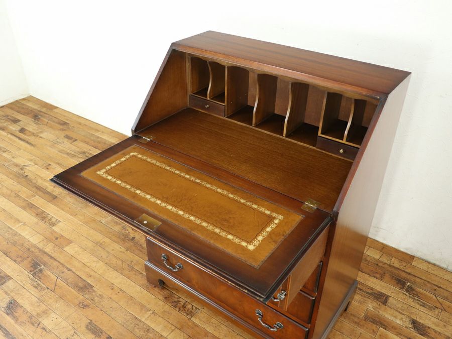 マホガニー材特有の美しい杢目を活かしたライティングビューロー 80838