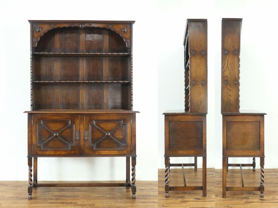 様々な要素がうまく融合した秀逸なデザインバランスにイギリスアンティーク家具らしさを感じるカップボード 80889